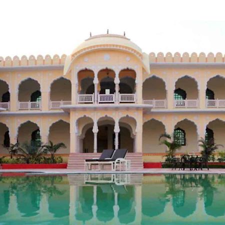 V Resorts Rajmahal โอร์ชชา ภายนอก รูปภาพ