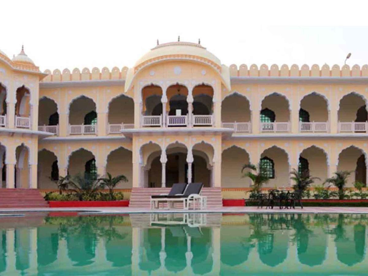 V Resorts Rajmahal โอร์ชชา ภายนอก รูปภาพ