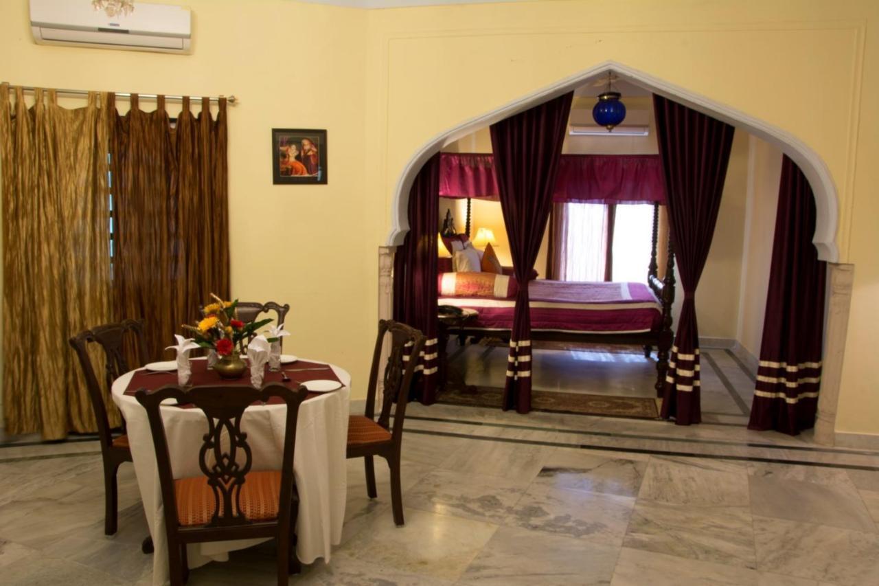 V Resorts Rajmahal โอร์ชชา ภายนอก รูปภาพ
