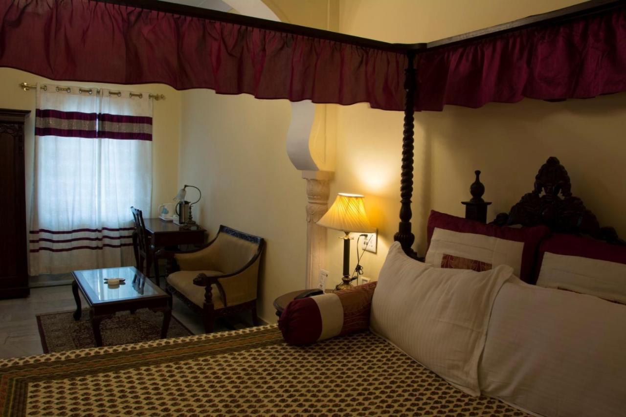 V Resorts Rajmahal โอร์ชชา ภายนอก รูปภาพ