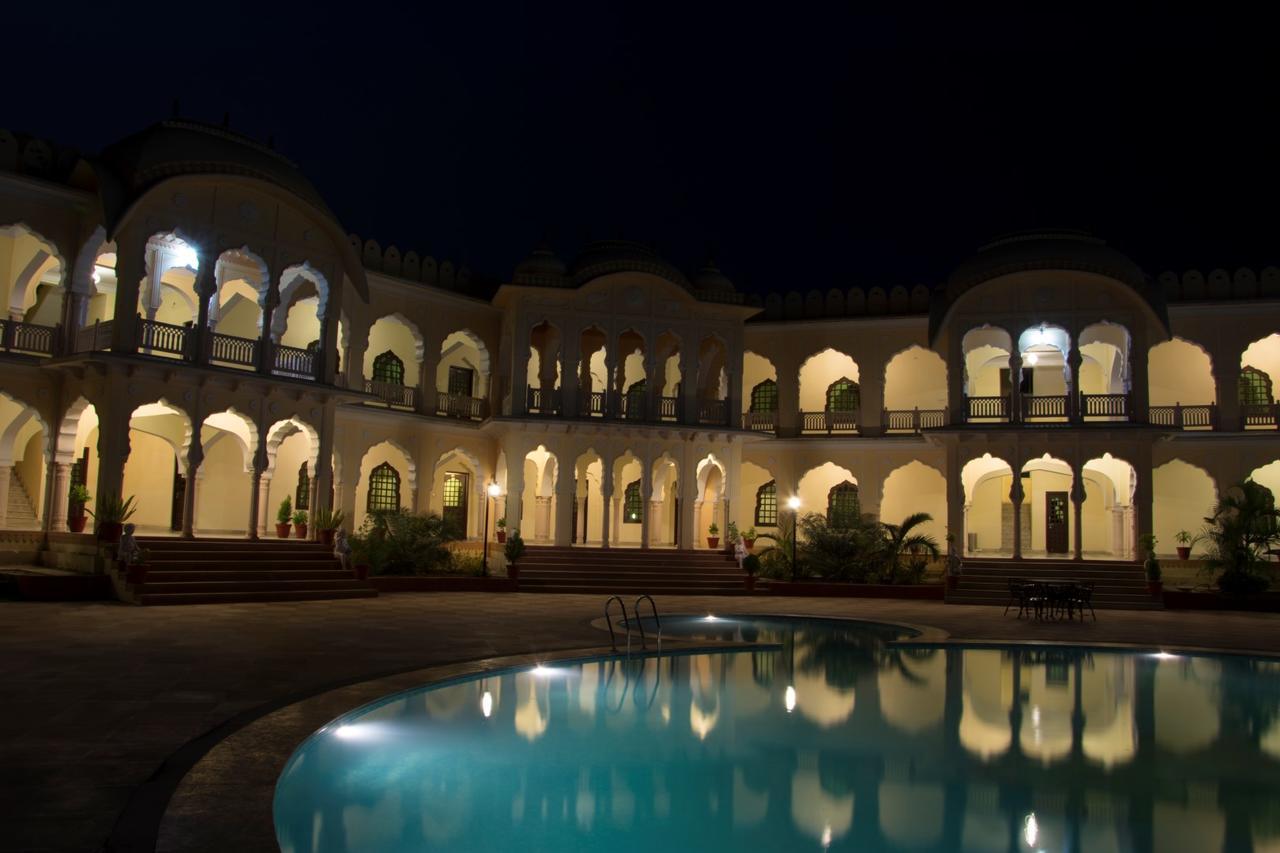 V Resorts Rajmahal โอร์ชชา ภายนอก รูปภาพ