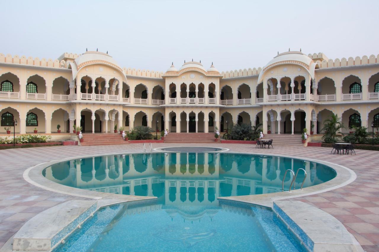 V Resorts Rajmahal โอร์ชชา ภายนอก รูปภาพ